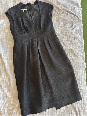 Evan Picone Black Textured V-Neck Sheath Dress
